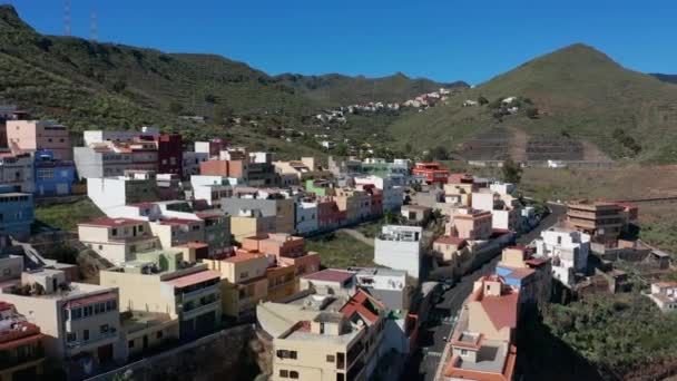 Flygfoto. Utsikt från höjden av staden Santa Cruz de Tenerife på Atlantkusten. Teneriffa, Kanarieöarna, Spanien. — Stockvideo