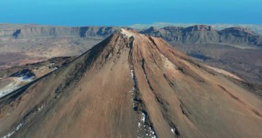 Hava manzaralı Teide volkanı, Tenerife, Kanarya adaları, İspanya. Volkanik zirvede uçmak.