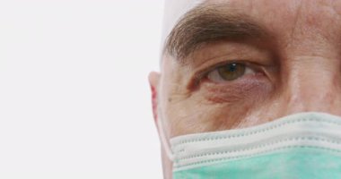 Bir doktor ya da cerrah portresi. Konsept: doktor, hasta bakımı, hastanelerde veya özel kliniklerde sağlık ve sağlık.