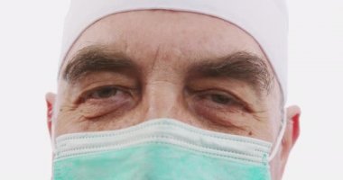 Bir doktor ya da cerrah portresi. Konsept: doktor, hasta bakımı, hastanelerde veya özel kliniklerde sağlık ve sağlık.