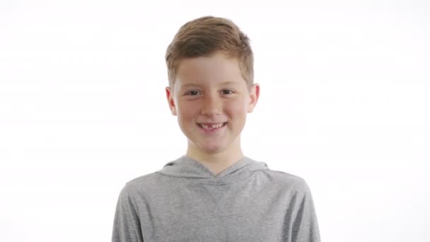 Portrétní chlapec bez zubu. Dětské zuby. Měním zuby. Perorální podání. — Stock video