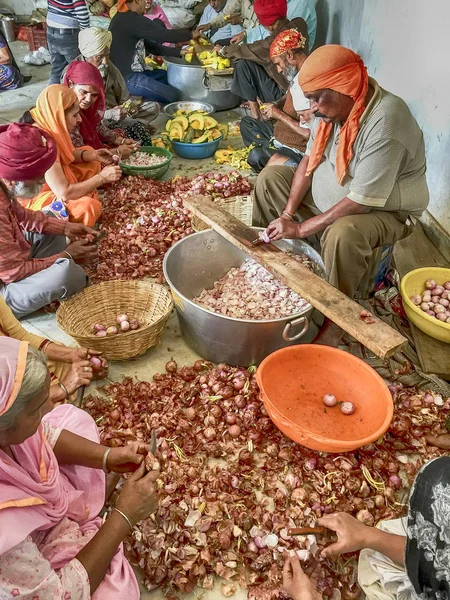 Preparazione del cibo in una Langar Sikh — Foto Stock