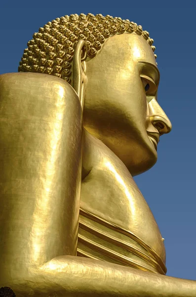 Statue des goldenen Buddha — Stockfoto