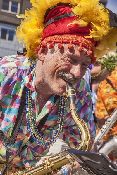 Музикант Honkfest саксофон — стокове фото