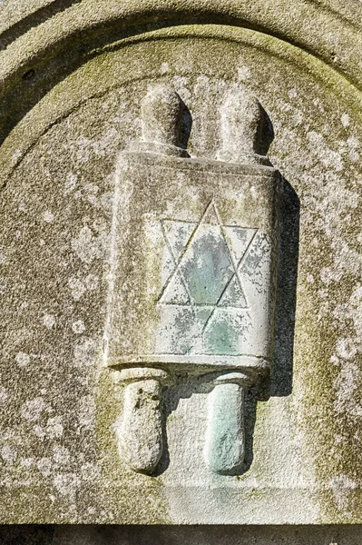 Torah Scorrere sulla pietra tombale — Foto Stock