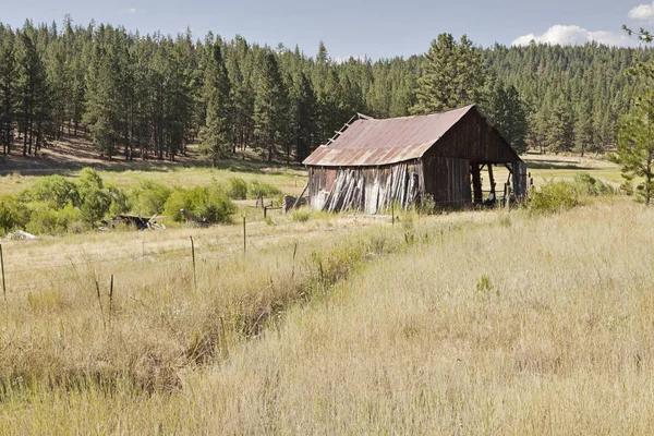 Oregon çiftlikte eski ahır — Stok fotoğraf