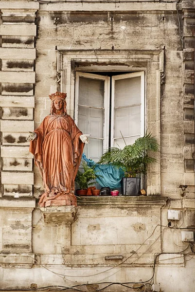 Saint In A Window Of Avignon — Stock Photo, Image