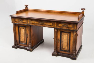 antika ahşap masaları