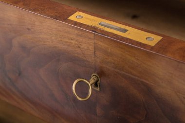 Commodes antique oldened