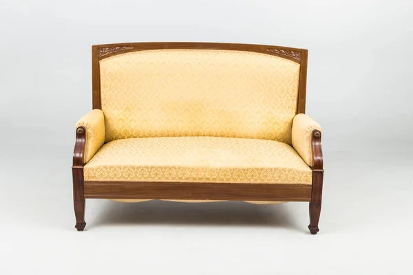 Settees antiguos sofás madera vieja —  Fotos de Stock