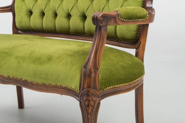 Kanepeler eski moda bankta