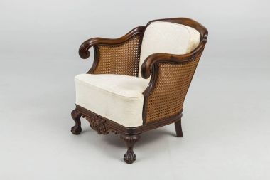 Gölgeler ile antika deri koltuk