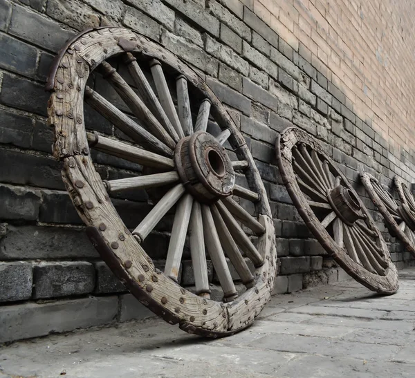Eski ahşap tekerlekleri, West Gate Xian City, Çin 