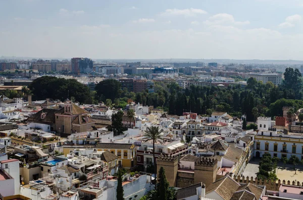 Vista de Sevilla: retro y moderno, Andalucía, España — Foto de Stock