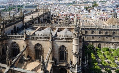 Sevilla, İspanya - 11 Ekim 2016: Cityscape modern Seville Andalusia, İspanya. Giralda görünümünden.