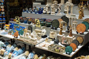 Heraklion, Yunanistan - Kasım, 2017: Hatıra Eşyası Kandiye, Crete sokakta