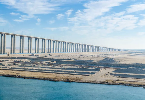 Süveyş Kanalı'nın Batı tarafındaki sanayi