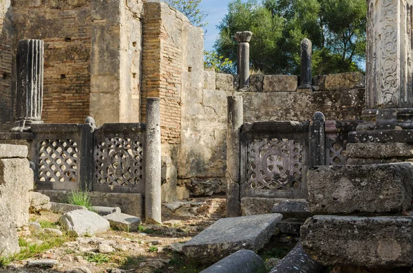 Kilise, iç Pheidias, klasik duvar, sütunlar ve Bizans mermer parçaları atölye mahveder. Ancient Olympia, sitenin orijinal Olimpiyat Oyunları, Peloponnes, Yunanistan