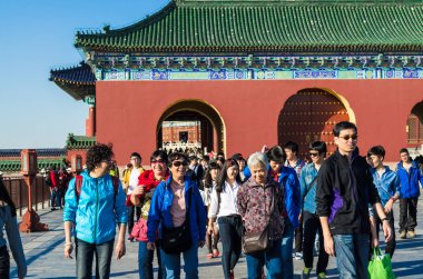 Beijing, Çin - 15 Ekim 2013: karmaşık cennet Tapınağı konumlar ziyaret turistler. Tapınağın karmaşık 1406-1420 Yongle İmparatoru'nun döneminde inşa edilmiş