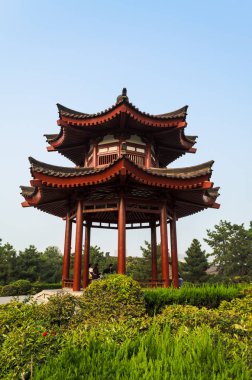 Xian, Çin - 17 Ekim 2013: Budist pagoda Güney Xian içinde (Sian, Xi'an), Shaanxi Eyaleti, Çin bulunan dev Vahşi kaz Pagodası toprakları üzerinde