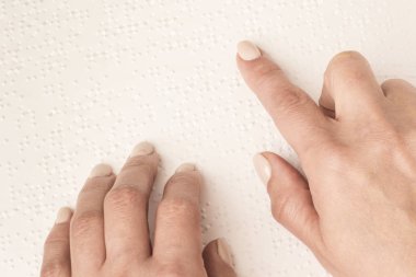 Braille kitaplar. Senin fingertips dokunuş doku p
