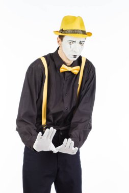 Af olduğunu gösteren, pandomim karmaşa içinde bir adam portresi