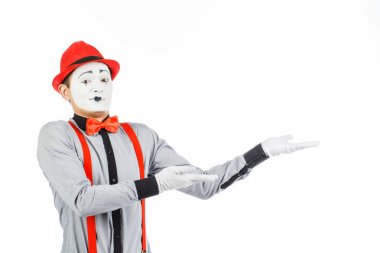 Bir adam portresi sanatçı, palyaço, MIME. İzole bir şey gösterir