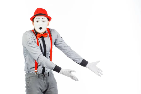 Porträt eines Mannes, Künstlers, Clowns, Pantomimen. zeigt etwas, isoliert — Stockfoto