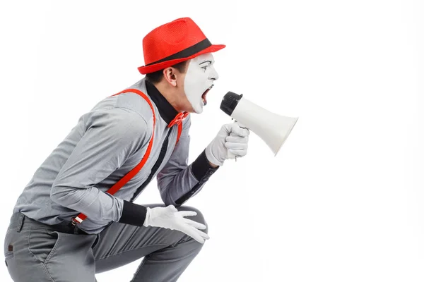Clown, MIME, con in mano un Megafono. L'espressione delle emozioni . — Foto Stock