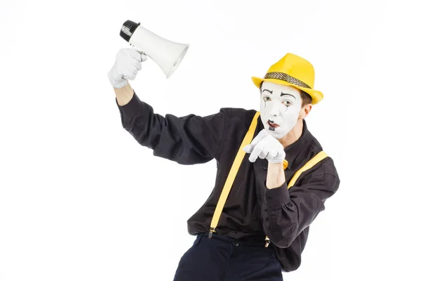 Portrét muže mimem, křičí nebo ukazující na megafon — Stock fotografie