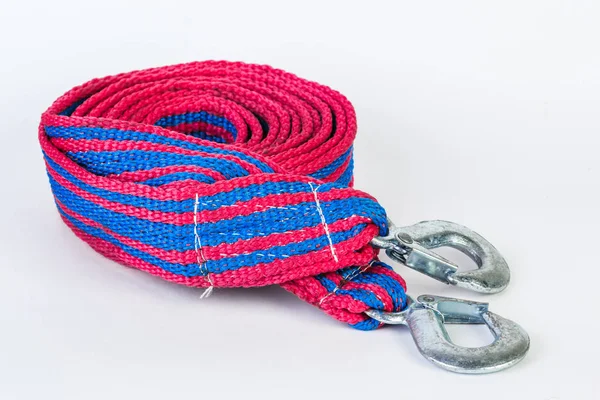 Blue / red towing rope with metal hooks isolated on a white backgr — стоковое фото
