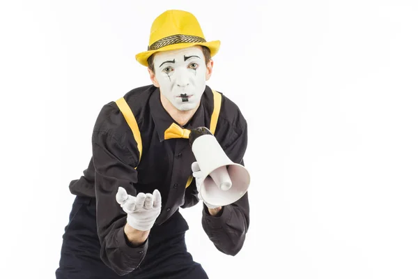 Ritratto di un mimo maschile, che urla o mostra su un megafono — Foto Stock