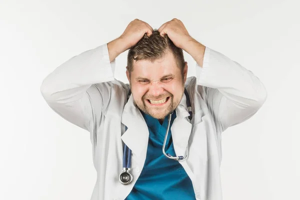 Le médecin a fait une erreur en travaillant. Le docteur est dans une pani — Photo