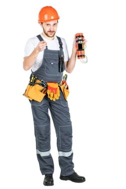 Bir adam Oluşturucu bir bomba ve patlayıcı elinde tutar. İzole