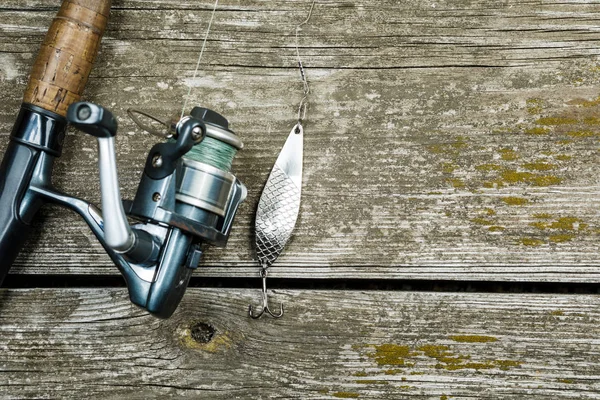 Aparejos Pesca Anzuelos Cebos Sobre Fondo Madera — Foto de Stock