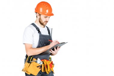 Builder panoya yazar. Beyaz adam izole