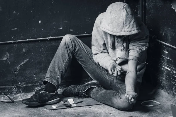 Addict man with a syringe in action. The concept of drug abuse a — Stock Photo, Image