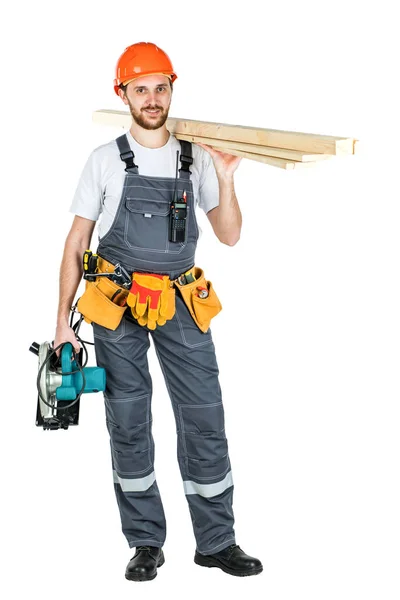 Un homme de chantier avec des planches ou du stratifié dans ses mains. Réparation — Photo