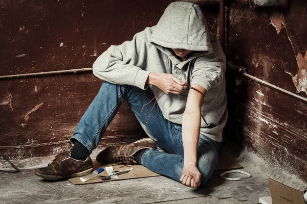 Addict man with a syringe in action. The concept of drug abuse a — Stock Photo, Image