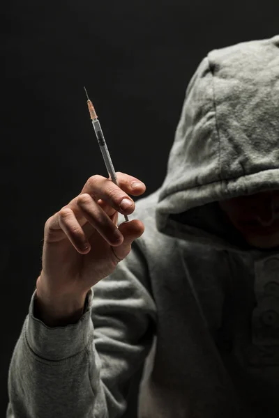 Verslaafde Grijze Hoodie Het Hoofd Lijdt Aan Verslaving Een Donkere — Stockfoto