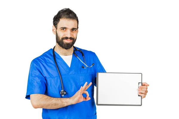 Medico Vestaglia Blu Con Stetoscopio Che Punta Agli Appunti Isolato — Foto Stock