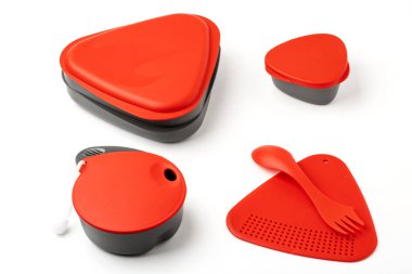 Kırmızı turistik beyaz arka plan üzerinde ayarla