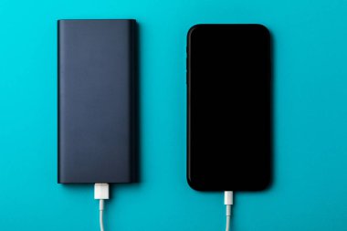 Power Bank ile Usb kablosu üzerinden şarj akıllı telefon.