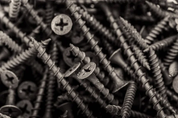 Pile of black metal screws. — 스톡 사진