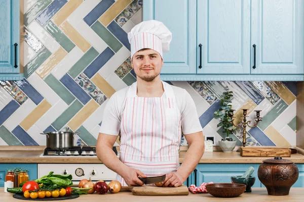 Beautiful Man Preparing Salad Home Kitchen Cooking — Stock Photo, Image