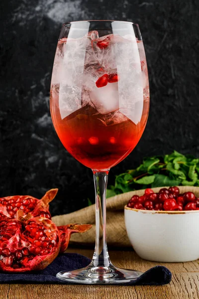 Vinho Com Vinho Cranberry Hortelã Romã — Fotografia de Stock