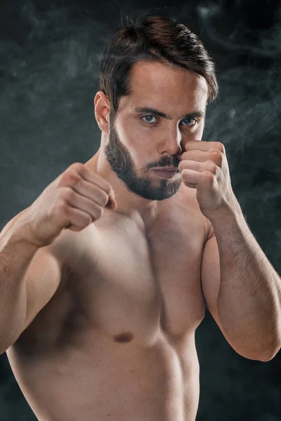 Boxeador Luchador Mirando Furiosamente Cámara Joven Modelo Fitness Masculino Caucásico — Foto de Stock