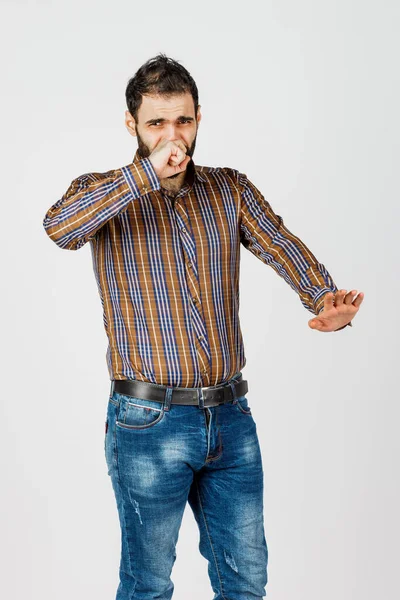 Homem Meia Idade Jeans Desbotados Camisa Fundo Branco Mostrando Emoções — Fotografia de Stock