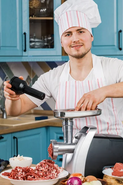 Rauw Vlees Het Bereiden Van Gehakt Wordt Uitgevoerd Met Behulp — Stockfoto