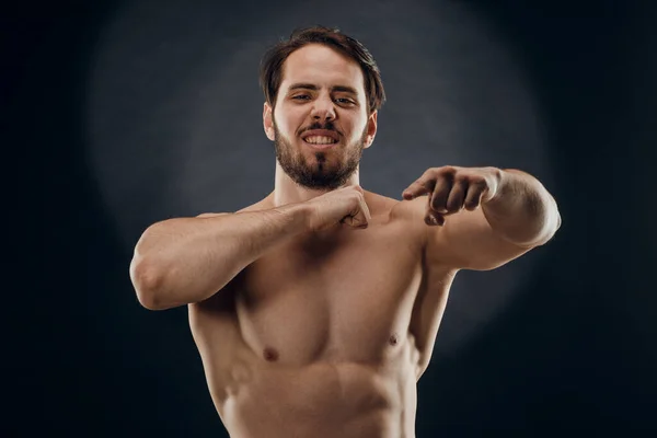 Hombre Musculoso Guapo Sin Camiseta Posa Para Fotógrafo Estudio Fotografía — Foto de Stock